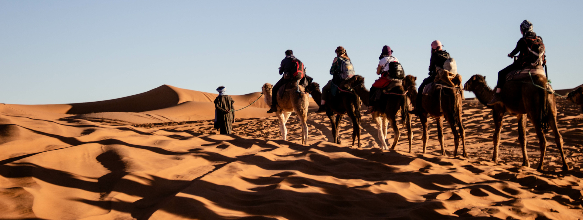 Atardecer en camello por el desierto Agafay