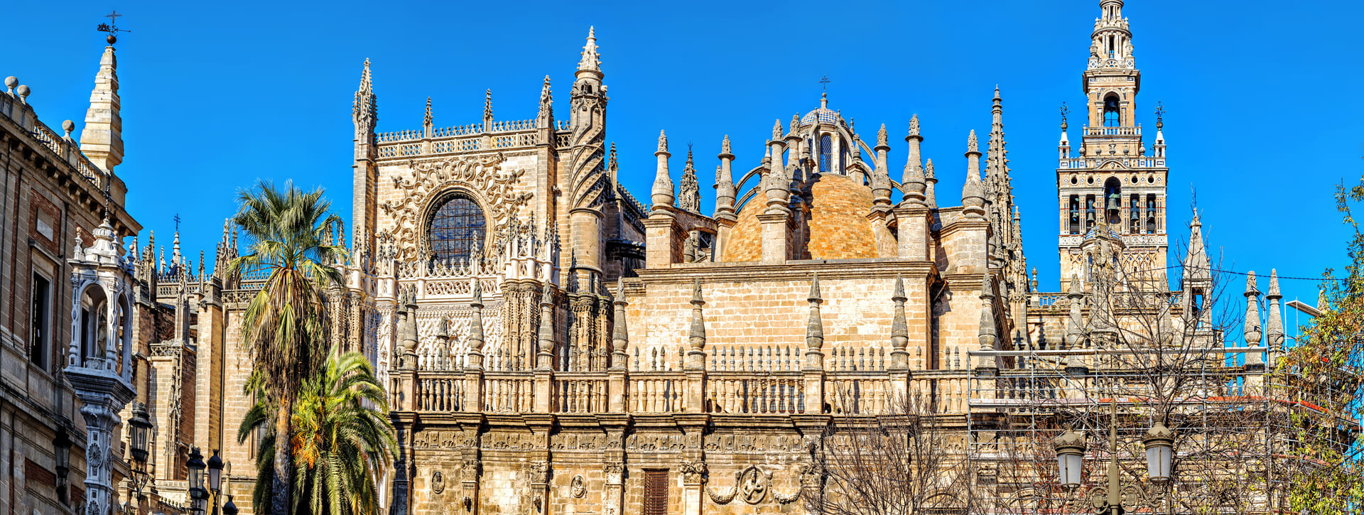 Visita el Real Alcázar, la Catedral y la Giralda