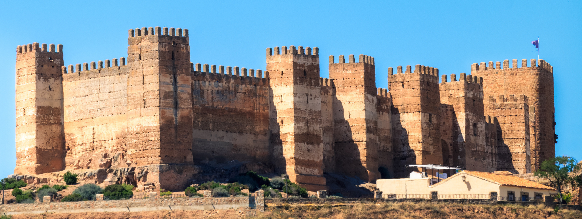 Explora y conoce el Castillo de Baños de la Encina