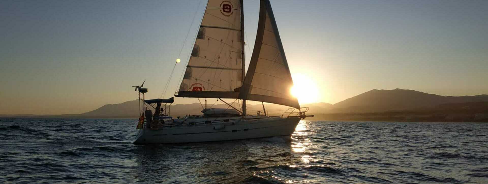 Paseo en velero por la costa de Marbella