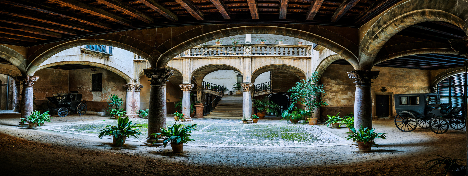 Tour por los patios de Palma de Mallorca